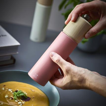 Boreal - 
Moulin à poivre manuel en bois, noisette, 21cm - 8in