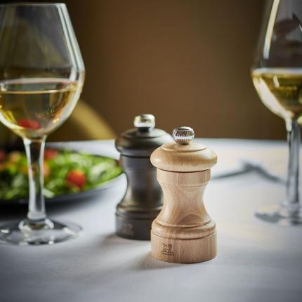 Bistro - Duo de moulins à poivre et à sel manuels en bois, chocolat et naturel, 10 cm