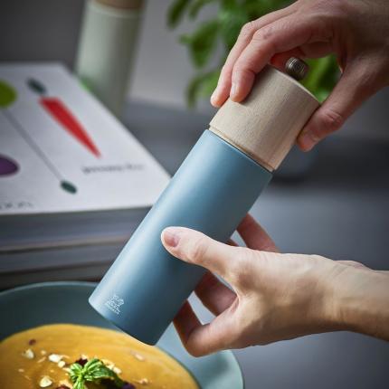 Boreal - Moulin à poivre manuel en bois, bleu céleste, 21cm - 8in