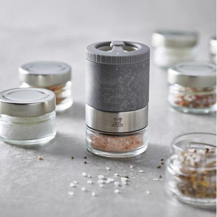 Maestro Bar à sels - moulin à sel u'Select équipé du mécanisme Zirlion pour moudre du sel glace, et accompagné de 3 grands crus de sels, de 3 réservoirs interchangeables
