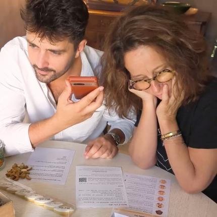 Box enquête - un colis gourmand et une enquête à la maison