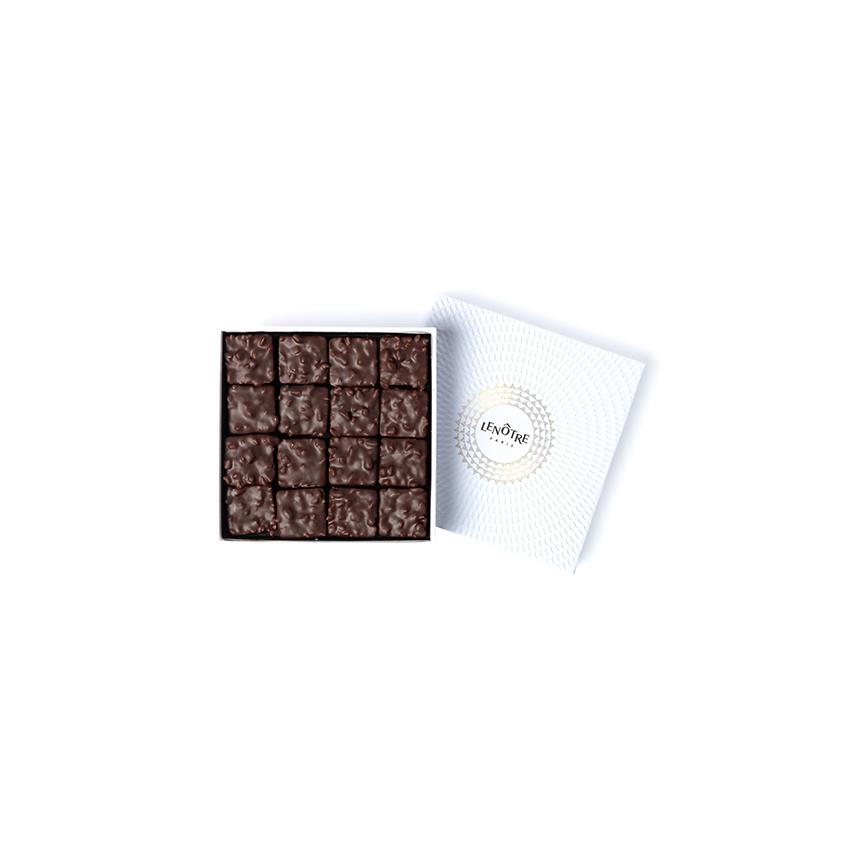Coffret de 16 rochers pralinés signature chocolat noir