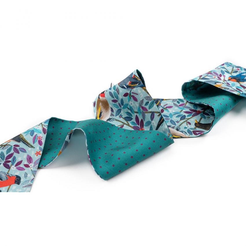 Bandeau de soie en twill de soie imprimé L'arbre aux Oiseaux de l'artiste Victoria Ball